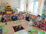 Любимой мамочке цветочек на моей ладошке