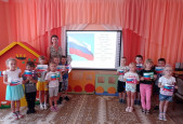 В МБДОУ д/с № 31 прошли мероприятия, посвящённые празднованию Дня Российского флага.