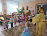 На минувшей неделе малыши проводили осень