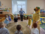 На минувшей неделе малыши проводили осень
