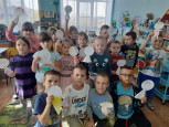 Ребята старших групп поздравили своих бабушек и дедушек с Днём добра и уважения