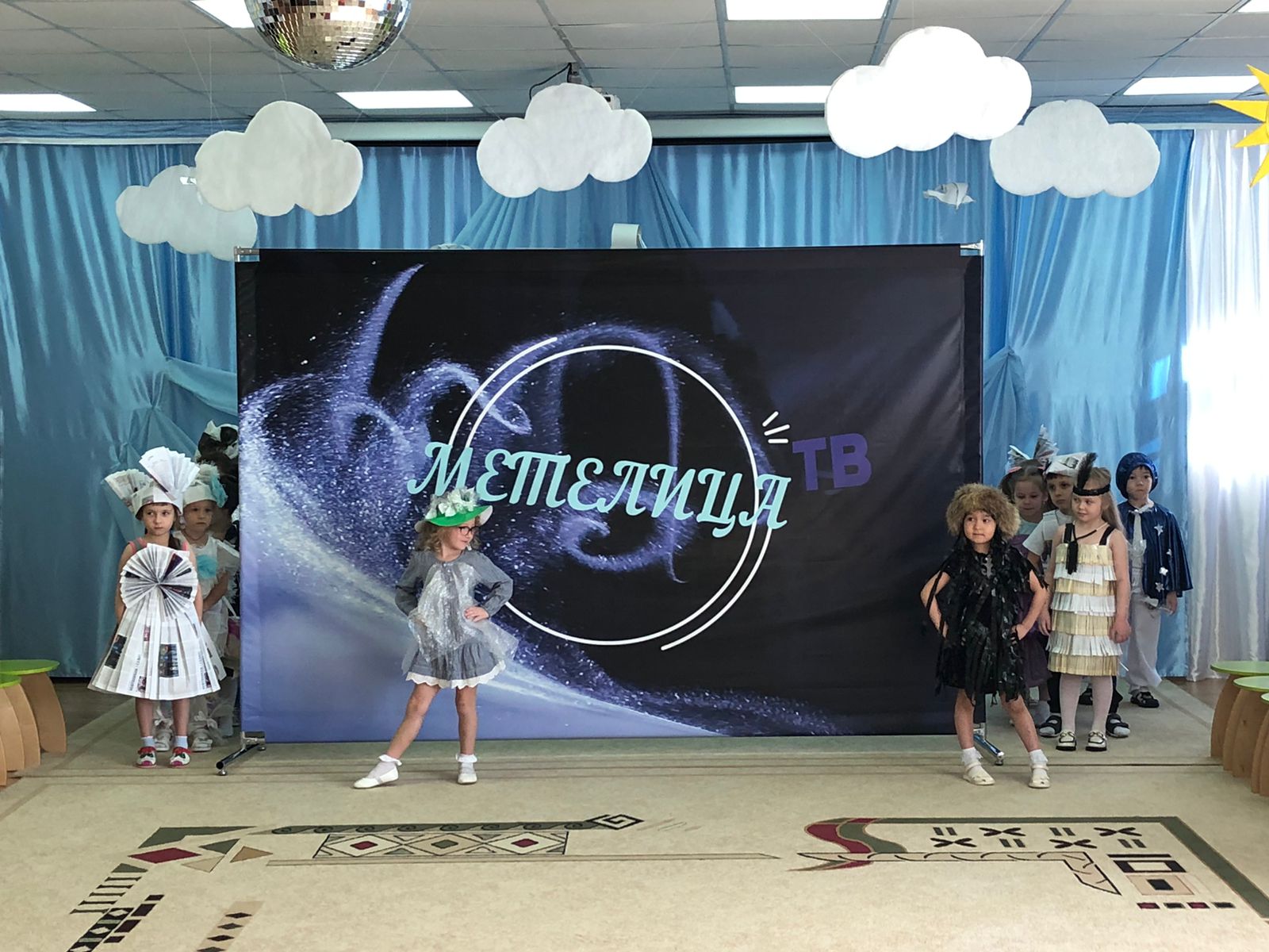 показ 2