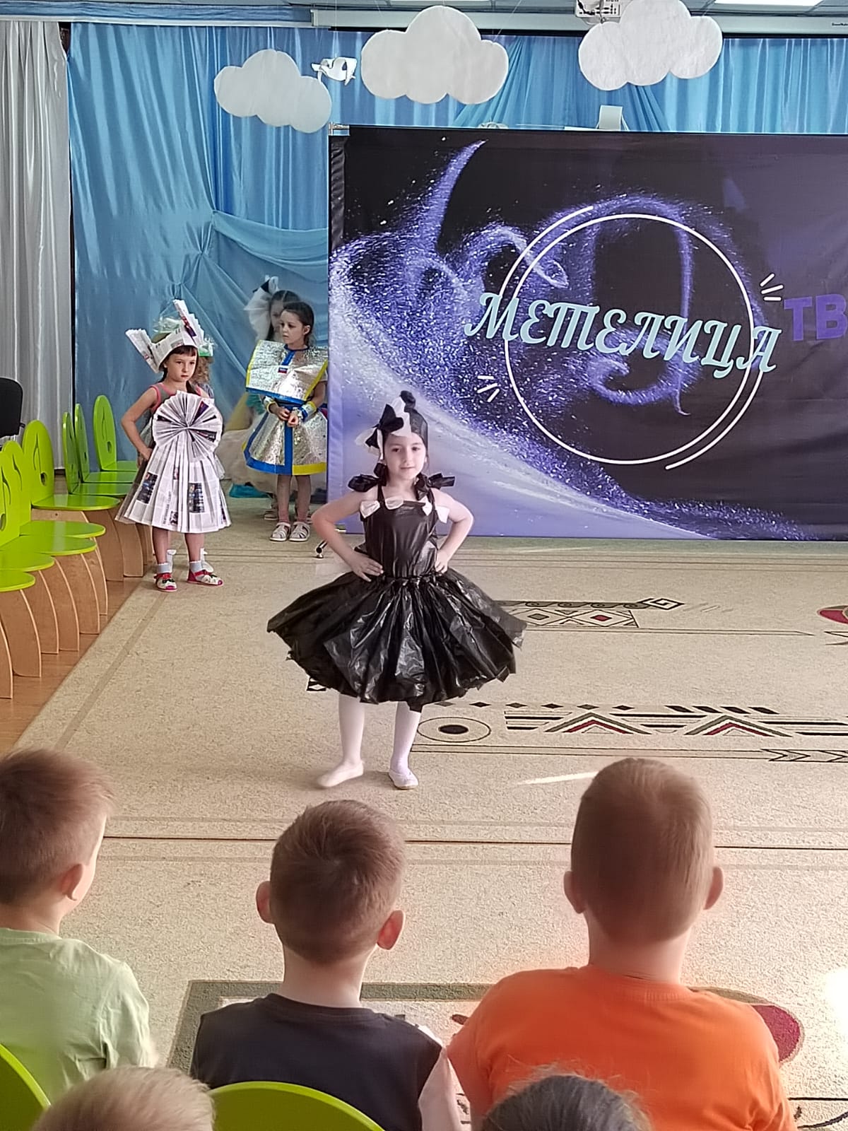 показ 4