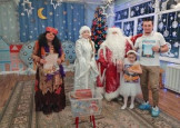 Награждение родителей за победу в конкурсе поделок "Сказочный герой"