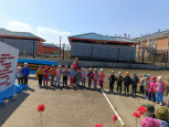 День Победы! Праздник долгожданный  Мирная небес голубизна.  Помнят на Земле народы, страны -  В этот день закончилась война.