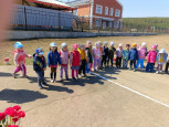 День Победы! Праздник долгожданный  Мирная небес голубизна.  Помнят на Земле народы, страны -  В этот день закончилась война.