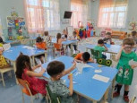 День Победы! Праздник долгожданный  Мирная небес голубизна.  Помнят на Земле народы, страны -  В этот день закончилась война.