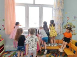 День Победы! Праздник долгожданный  Мирная небес голубизна.  Помнят на Земле народы, страны -  В этот день закончилась война.