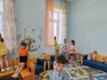 День Победы! Праздник долгожданный  Мирная небес голубизна.  Помнят на Земле народы, страны -  В этот день закончилась война.