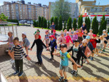 Утренняя гимнастика в летний период в ДОУ.