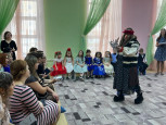 8 марта с БАБОЮ ЯГОЙ в старших группах детского сада.