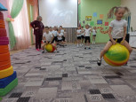 "Космическое путешествие" в старших группах детского сада.