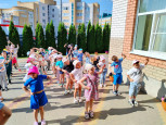 Утренняя гимнастика в летний период в ДОУ.