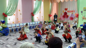 Праздник для мам в подготовительных группах детского сада.
