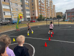 Занятие на свежим воздухе по физической культуре в средней группе "Непоседы".