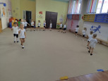 Занятие по физической культуре в средней группе детского сада.