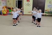 Занятие по физической культуре в средней группе детского сада.
