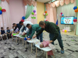 "Папа, мама, я - спортивная семья"- спортивный праздник, посвященный Дню  Отца в старшей группе "Волшебники".
