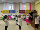 Занятия по физической культуре в средних группах детского сада.