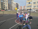 Весенние забавы на свежем воздухе в средней группе "Жемчужина". 
