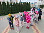 День космонавтики в старших и средних группах детского сада.