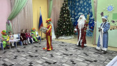 Новогодние утренники в младших группах детского сада 