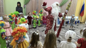 Новогодние утренники в младших группах детского сада 
