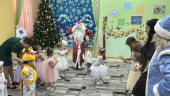 Новогодние утренники у самых маленьких наших воспитанников.