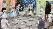 Новогодние утренники у самых маленьких наших воспитанников.