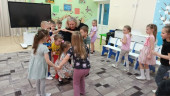 Шаг за шагом традиционная игра возвращается в детские сады России.