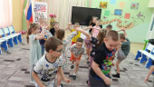 Шаг за шагом традиционная игра возвращается в детские сады России.