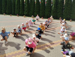 Утренняя гимнастика на свежем воздухе