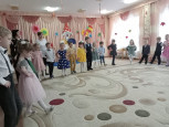 Утренник "Радужные краски Осени" в подготовительных группах №4, №10. (отдельно)