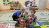 "Сегодня мамин праздник, сегодня мамин день"