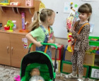 В дочки-матери играю, Покачаю куклу Лялю!
