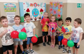 "Весна в окно стучится...  Что нам весна подарила"