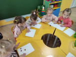 Лепка " Знакомство с пластилином. Колобок"