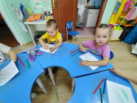 Рисование "Знакомство с бумагой и карандашами"