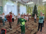 Дети водят хоровод