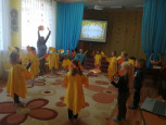 Музыкальное занятие "Осень разноцветная"