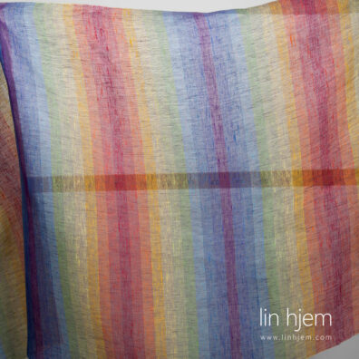 Gjennomsiktig linstoff med regnbue striper.