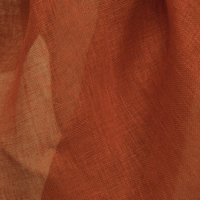 Gjennomsiktig linstoff i rød farge.