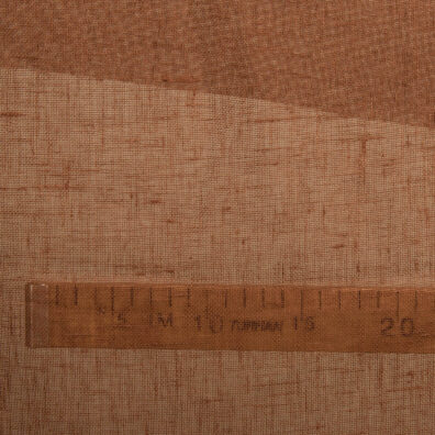 100% linstoff i brun farge.