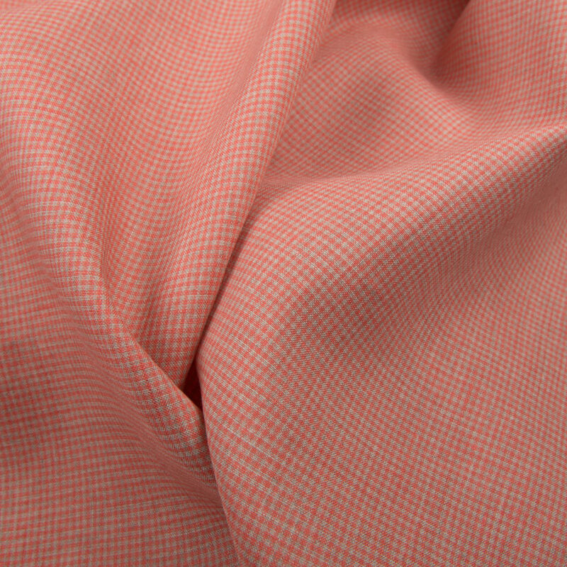 Linstoff med sm&aring; rosa ruter