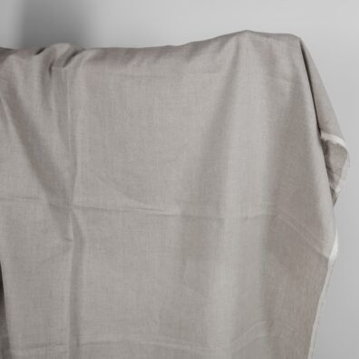 100% Linstoff i lysegrå farge