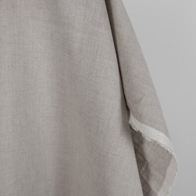 Veldig lett og tynn, vevd i naturlig lin.
