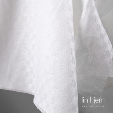 Kritthvit linstoff i ruter.