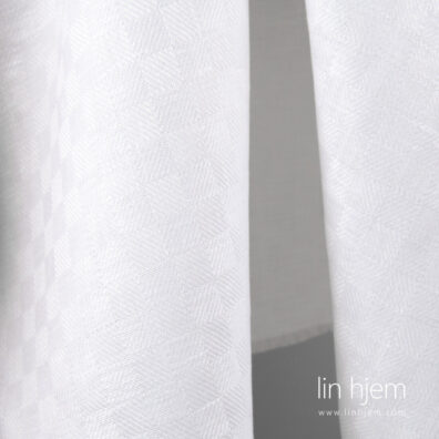 Linstoff i kritthvit farge, rutete.