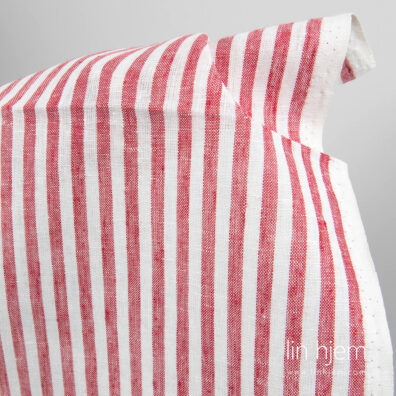 Stripete lin i rød og hvit farge.
