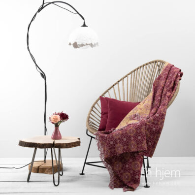 Blomstrete pledd i lin i rød og gul farge.